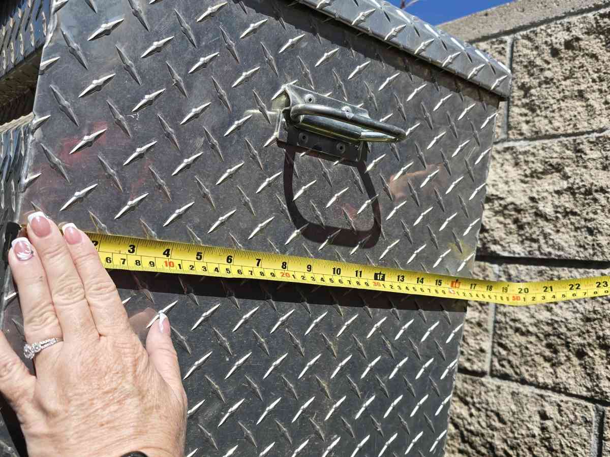 CHALLENGER  TRUCK TOOL BOX - Menifee, California - FleaMarketBay