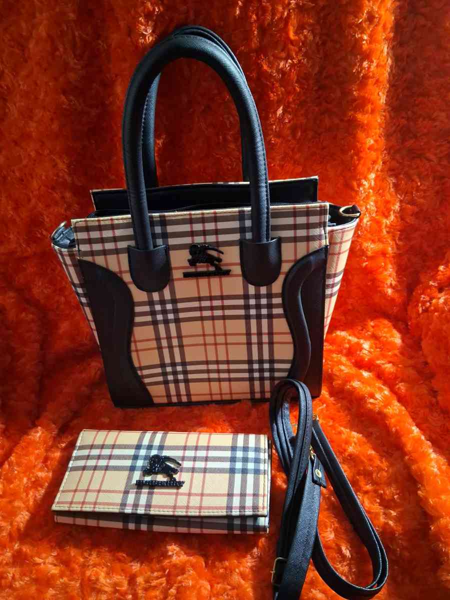 Burberry Black Plaided Handbag with Wallet - Milwaukee, Wisconsin - FleaMarketBay