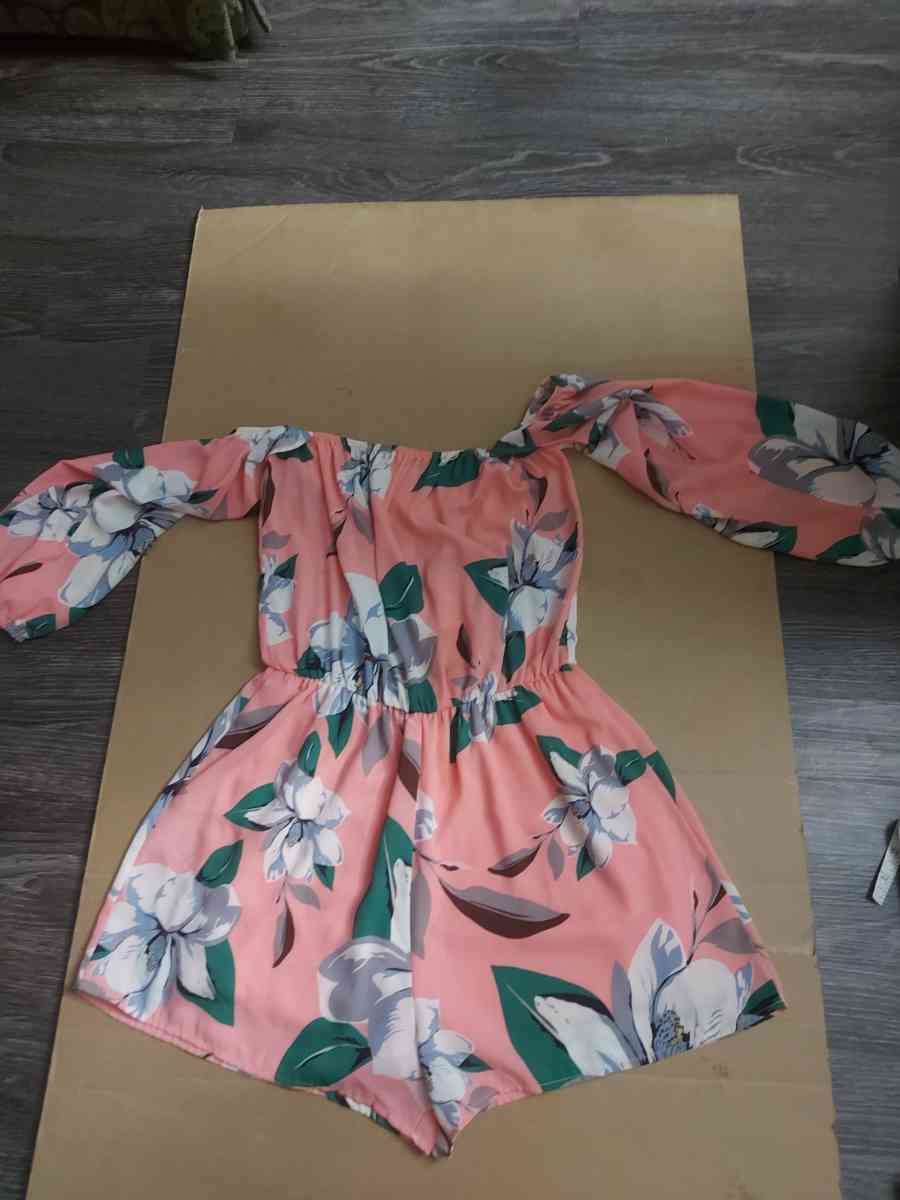 Sage Floral Romper Size S Oversized - Atlanta, Georgia - FleaMarketBay