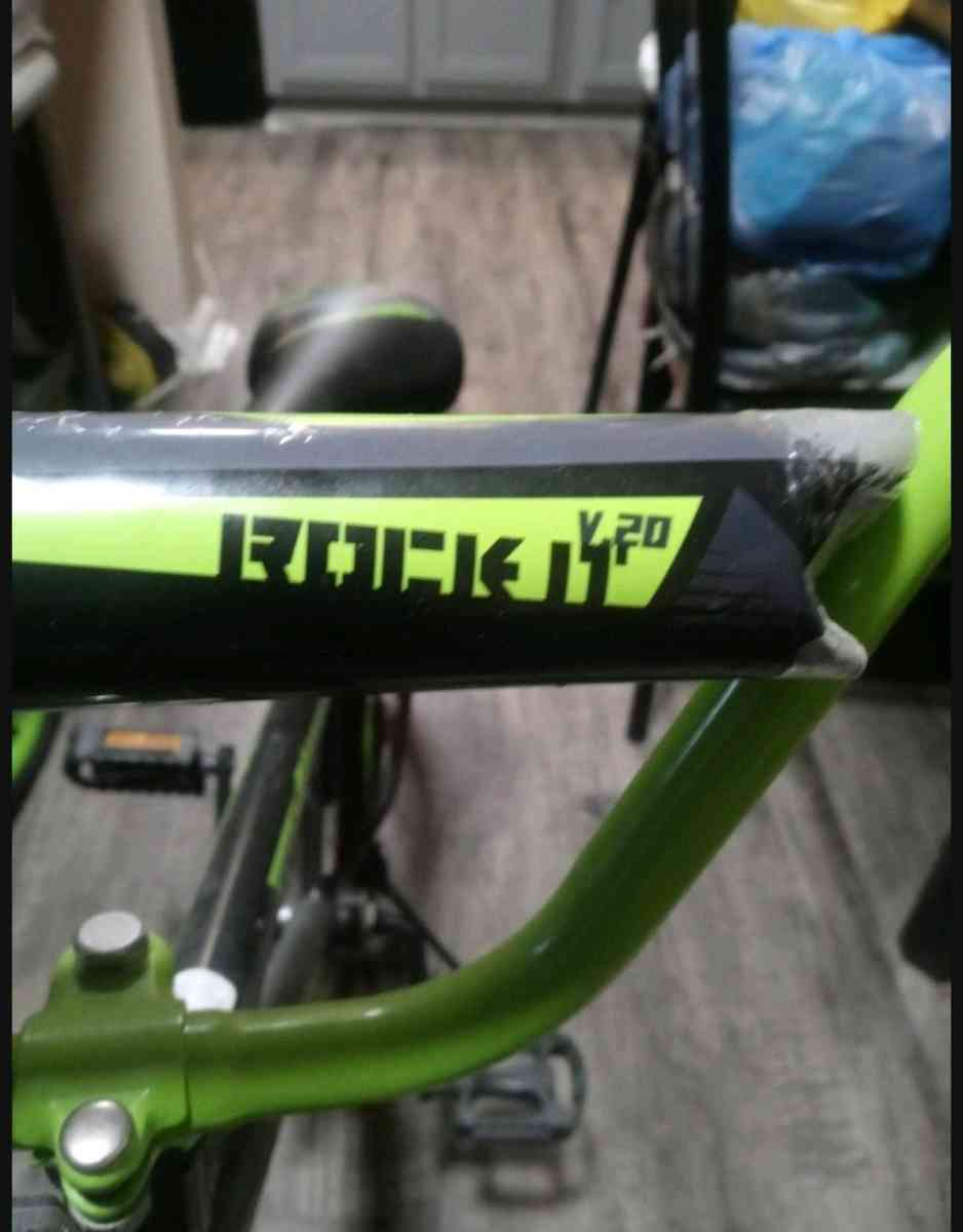 HUFFY ROCK IT V20 BOYS BIKE LIME GREEN  BLACK BIKE LOT 2 - Atlanta, Georgia - FleaMarketBay