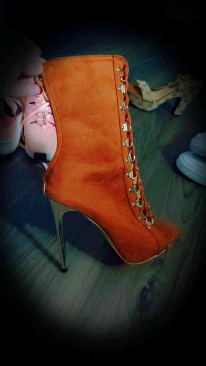 heels - San Antonio, Texas