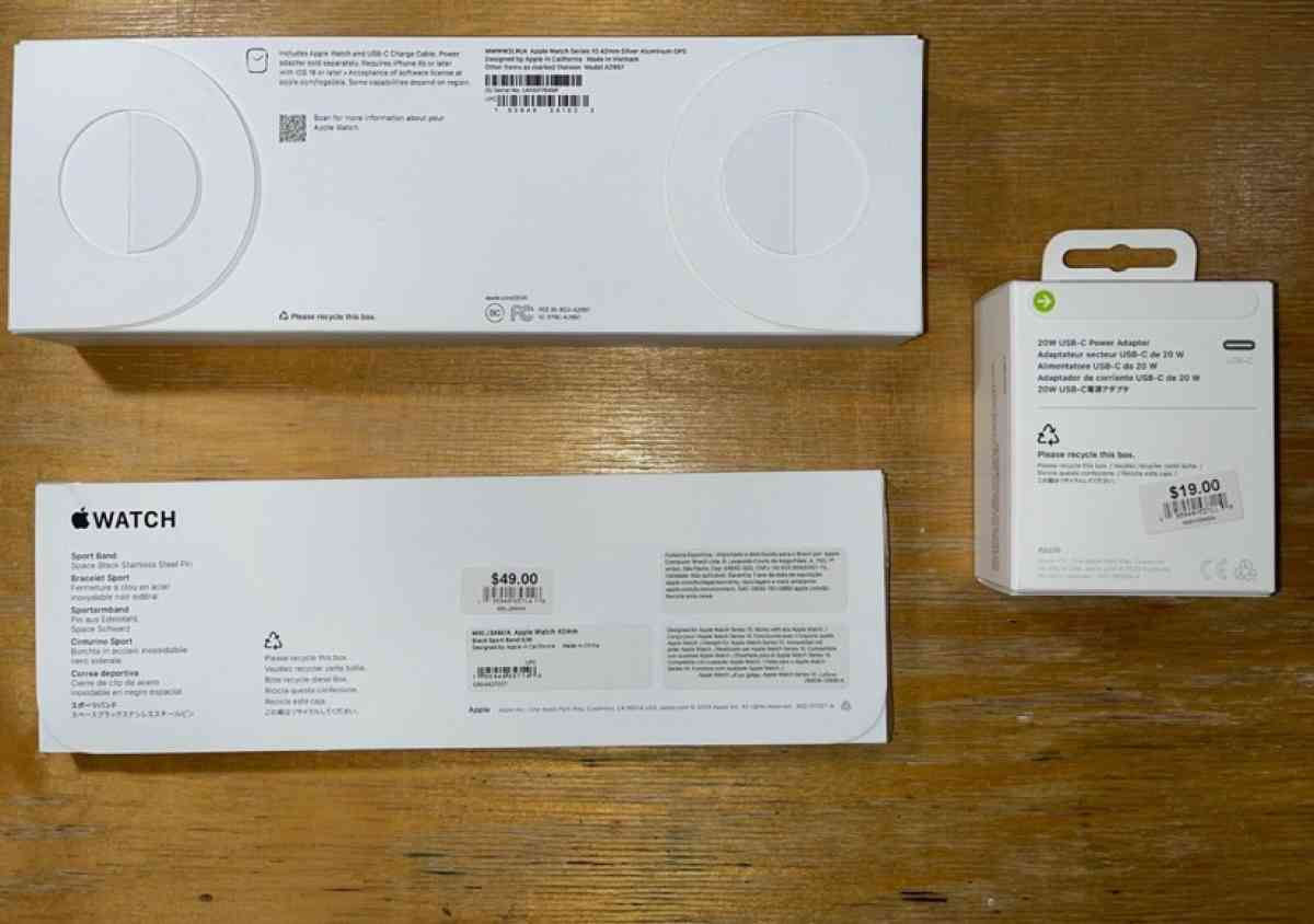 Siri 10 Apple Watch with charger and port - Alicia, Arkansas - FleaMarketBay