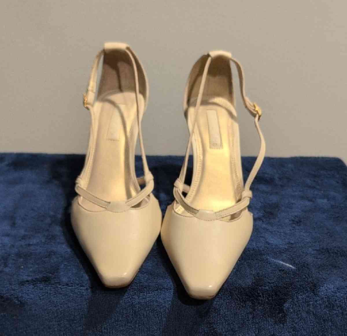 Elegant Cream Womens Heels size 10 medium - Baltimore, Ohio