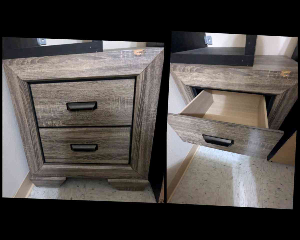 Side bedroom drawers - Los Angeles, California - FleaMarketBay