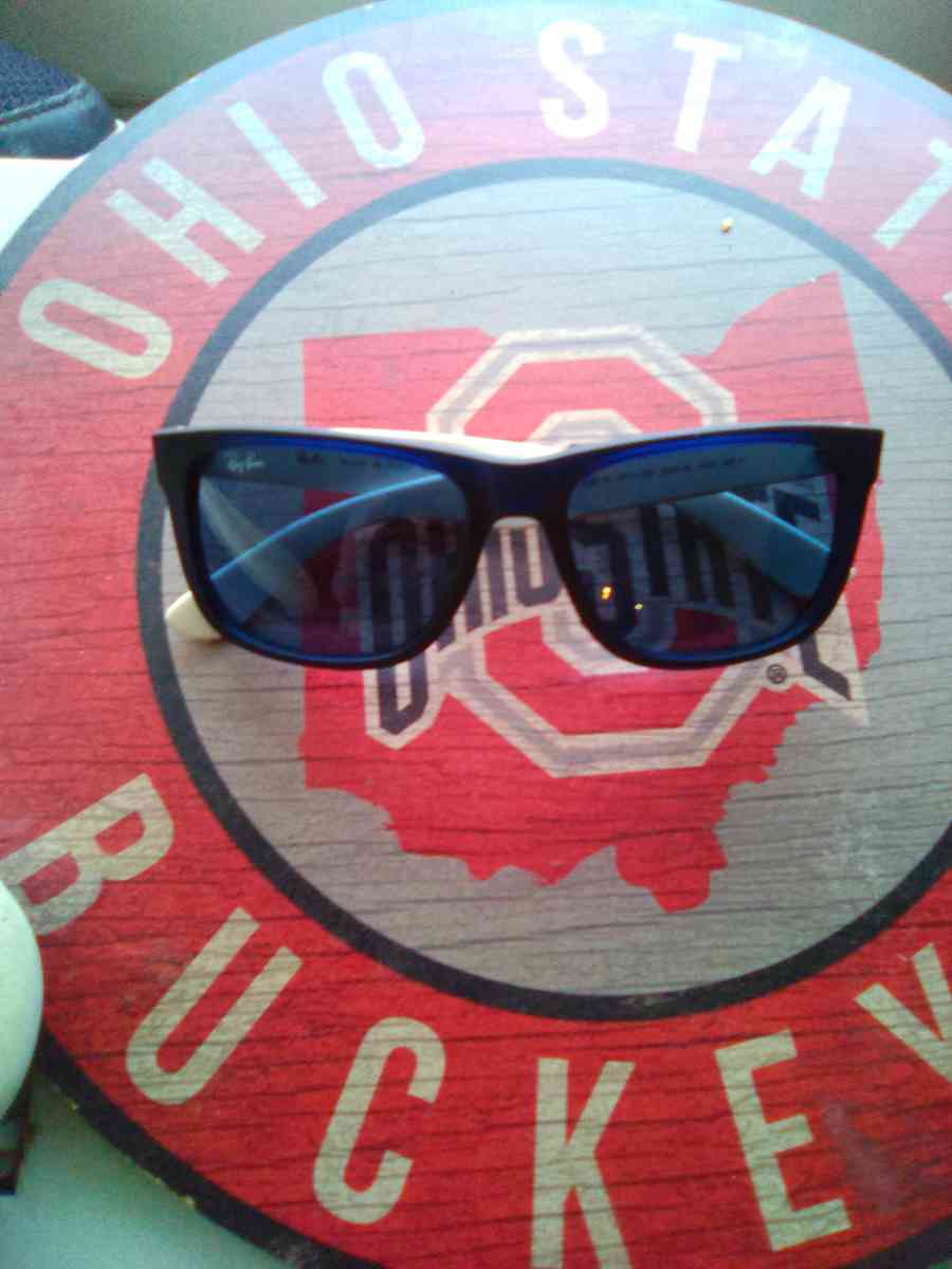 Ray Ban sunglasses plus case - Columbia Station, Ohio