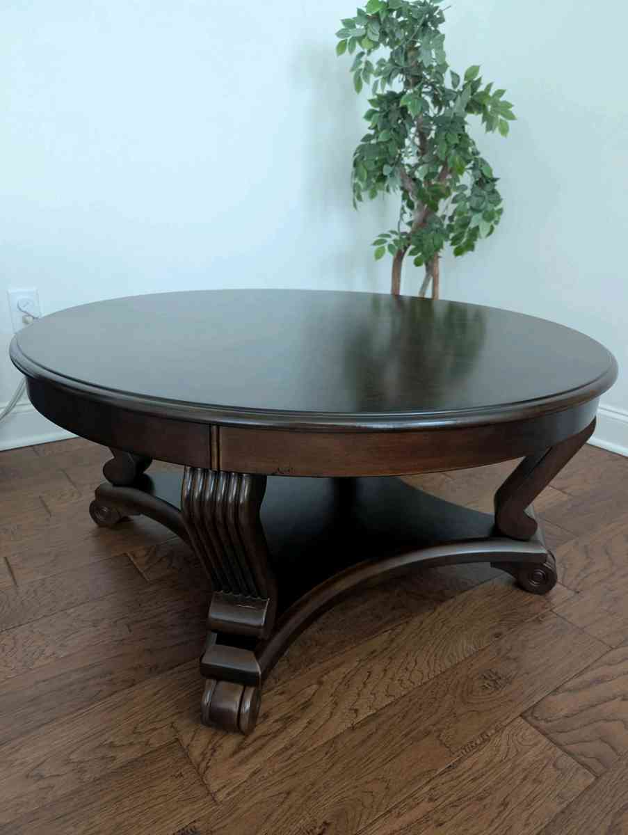 Round coffee table - Norristown, Pennsylvania