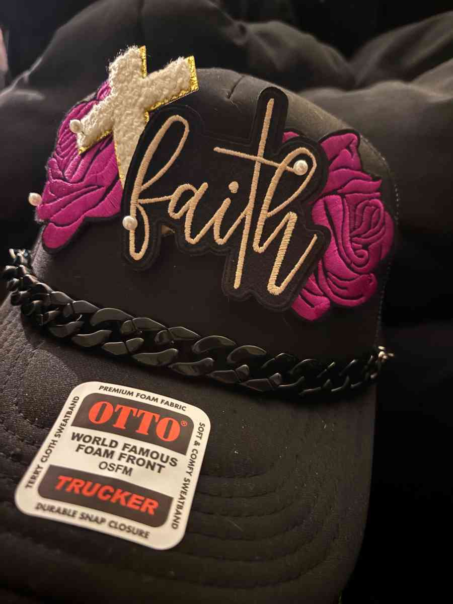 Womens premade trucker hat - Yucaipa, California - FleaMarketBay