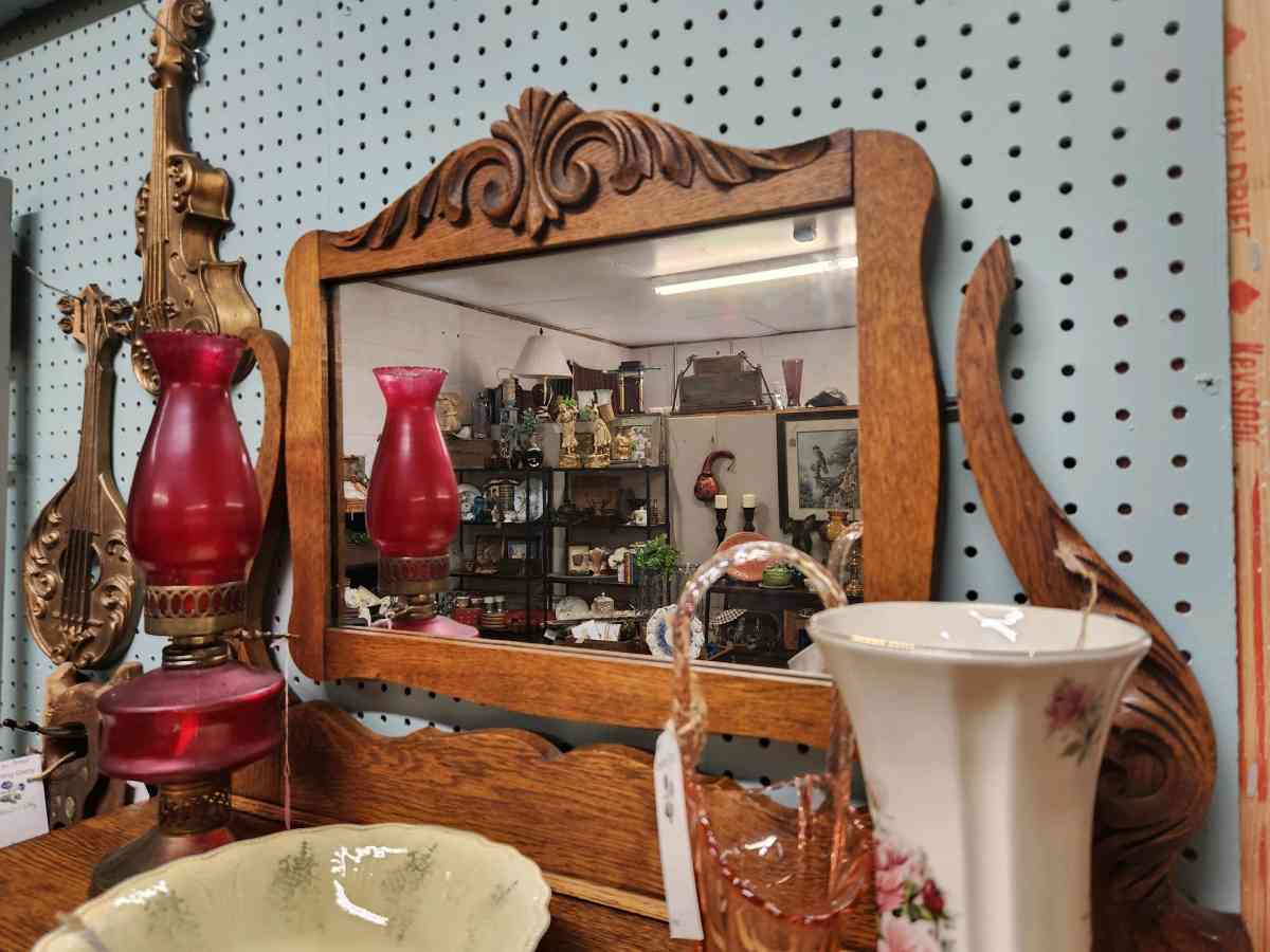 Beautiful antique oak chest 5 drawer dresser - Alexander, North Carolina - FleaMarketBay