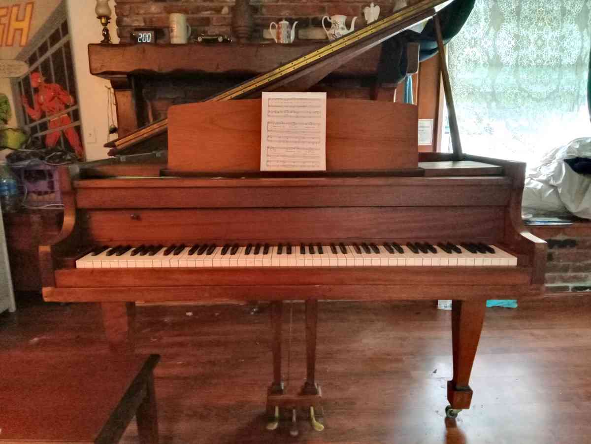 BABY GRAND PIANO - North Hollywood, California - FleaMarketBay