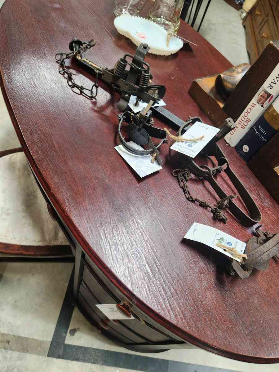 unique Oval Shaped Desk Chair Set Vanity Or Entryway Table - Alexander, North Carolina - FleaMarketBay