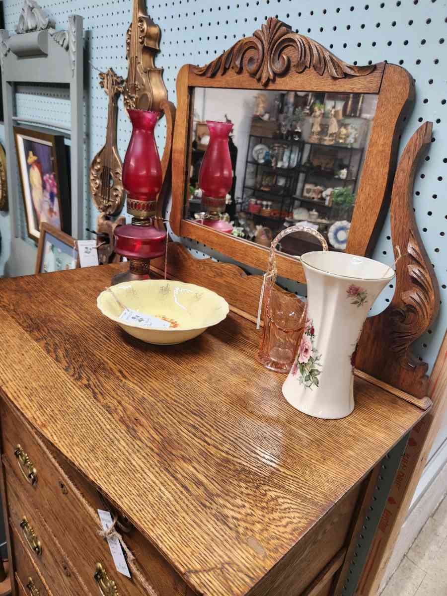 Beautiful antique oak chest 5 drawer dresser - Alexander, North Carolina - FleaMarketBay