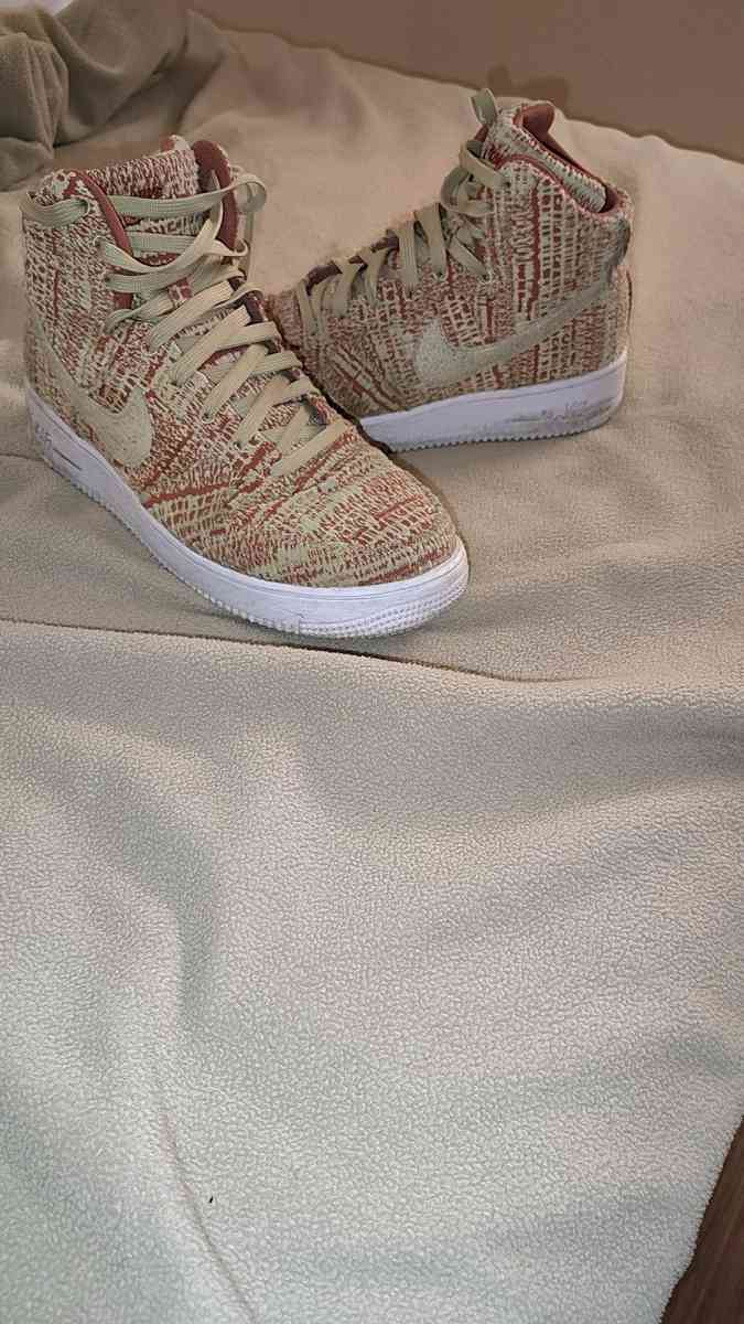 Nike sneaker mens size 8 - Roanoke, Virginia