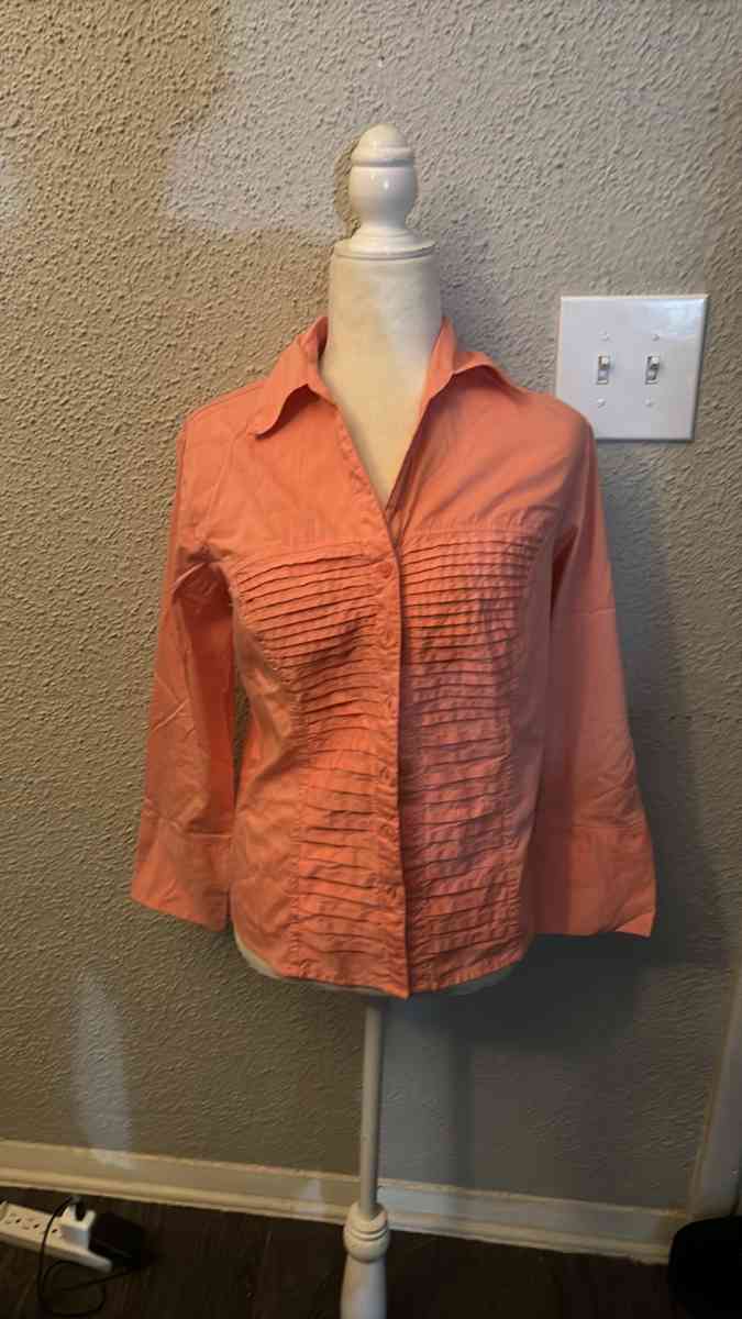 Dress Barn Pleated Front Button Down Blouse Size S Peach - Atlanta, Georgia