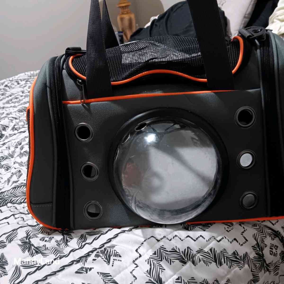 pet carrier with bubble and ventilation - Rich Creek, Virginia - FleaMarketBay