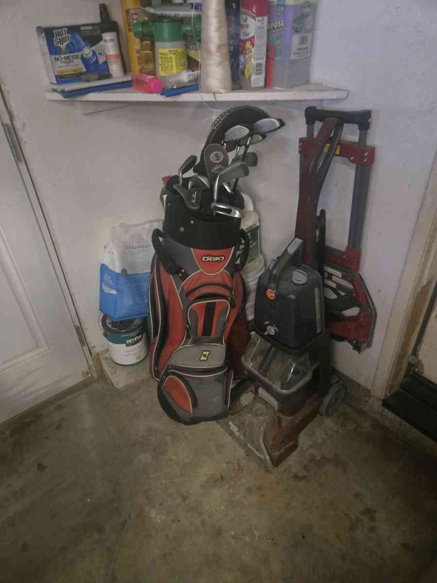 golf clubs and golf bag - Chino Hills, California - FleaMarketBay