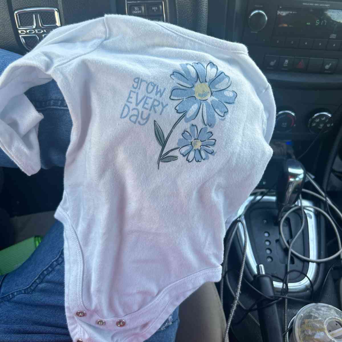 baby clothes - Adams, Wisconsin - FleaMarketBay