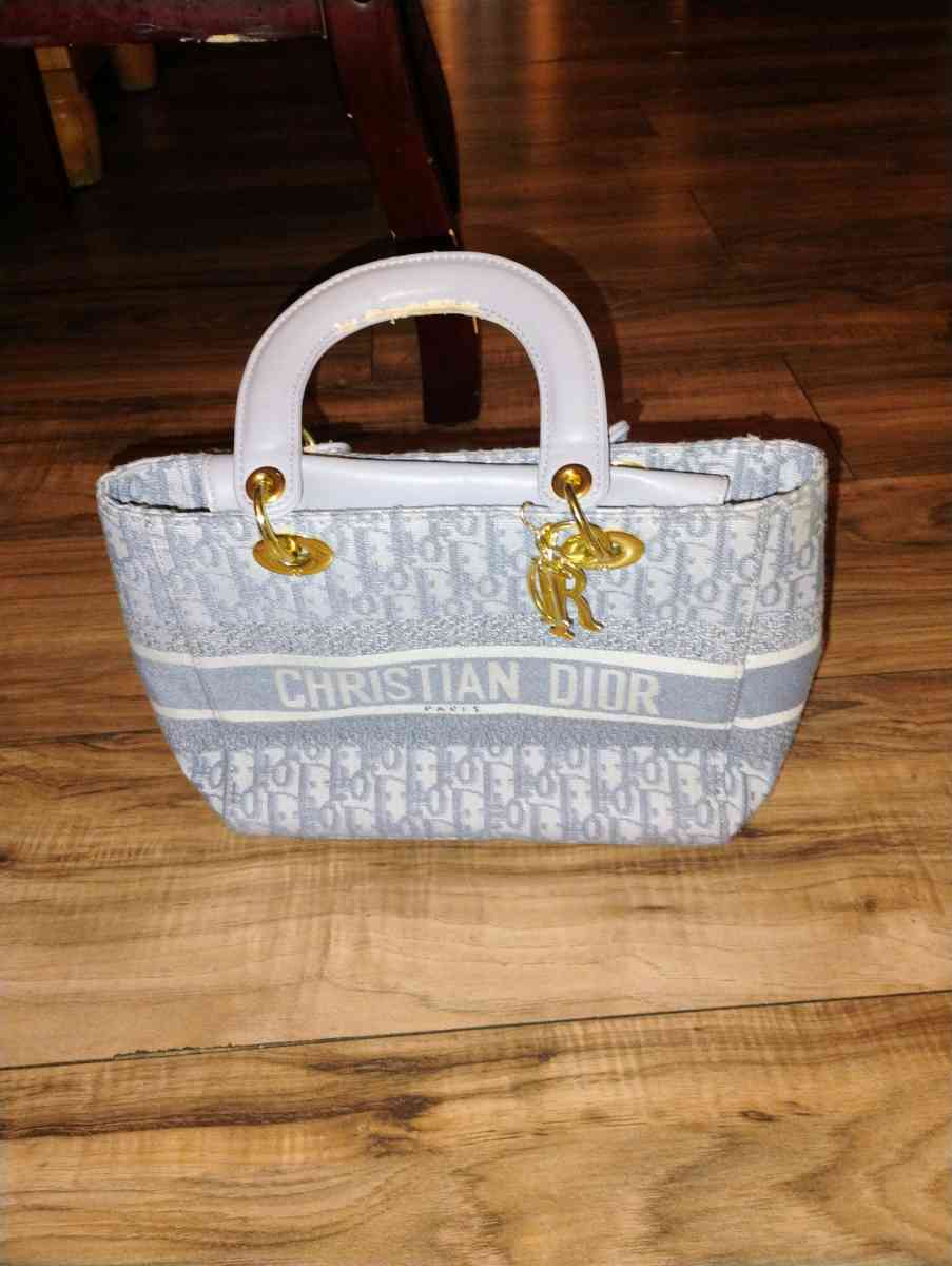 Christina Dior - Delaware City, Delaware - FleaMarketBay