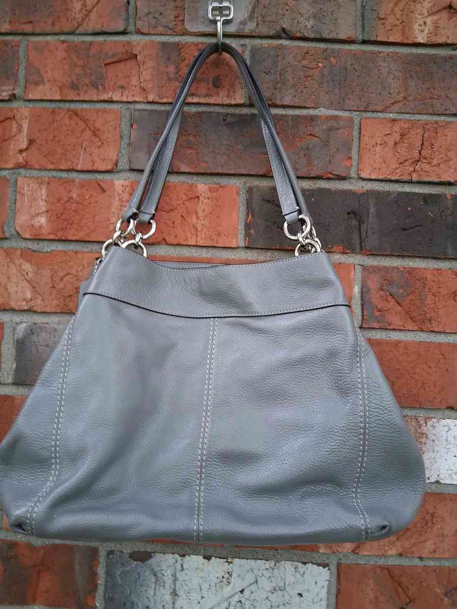 large coach - Saint Charles, Missouri - FleaMarketBay