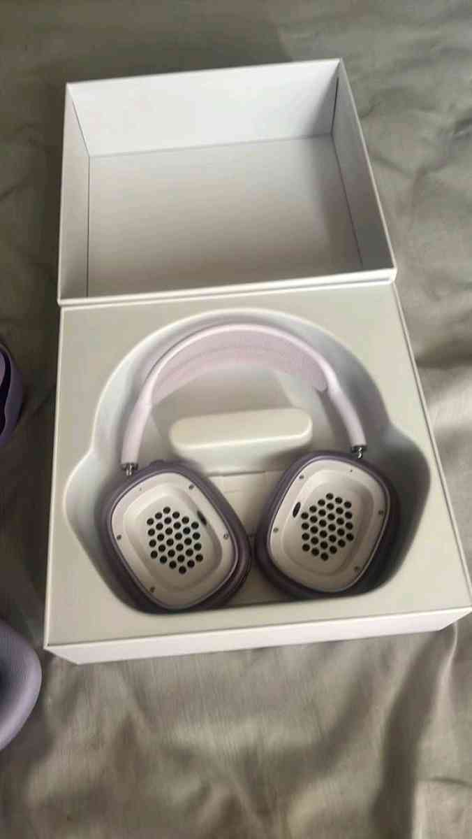 Airpod Max purple - Wilmington, Delaware - FleaMarketBay