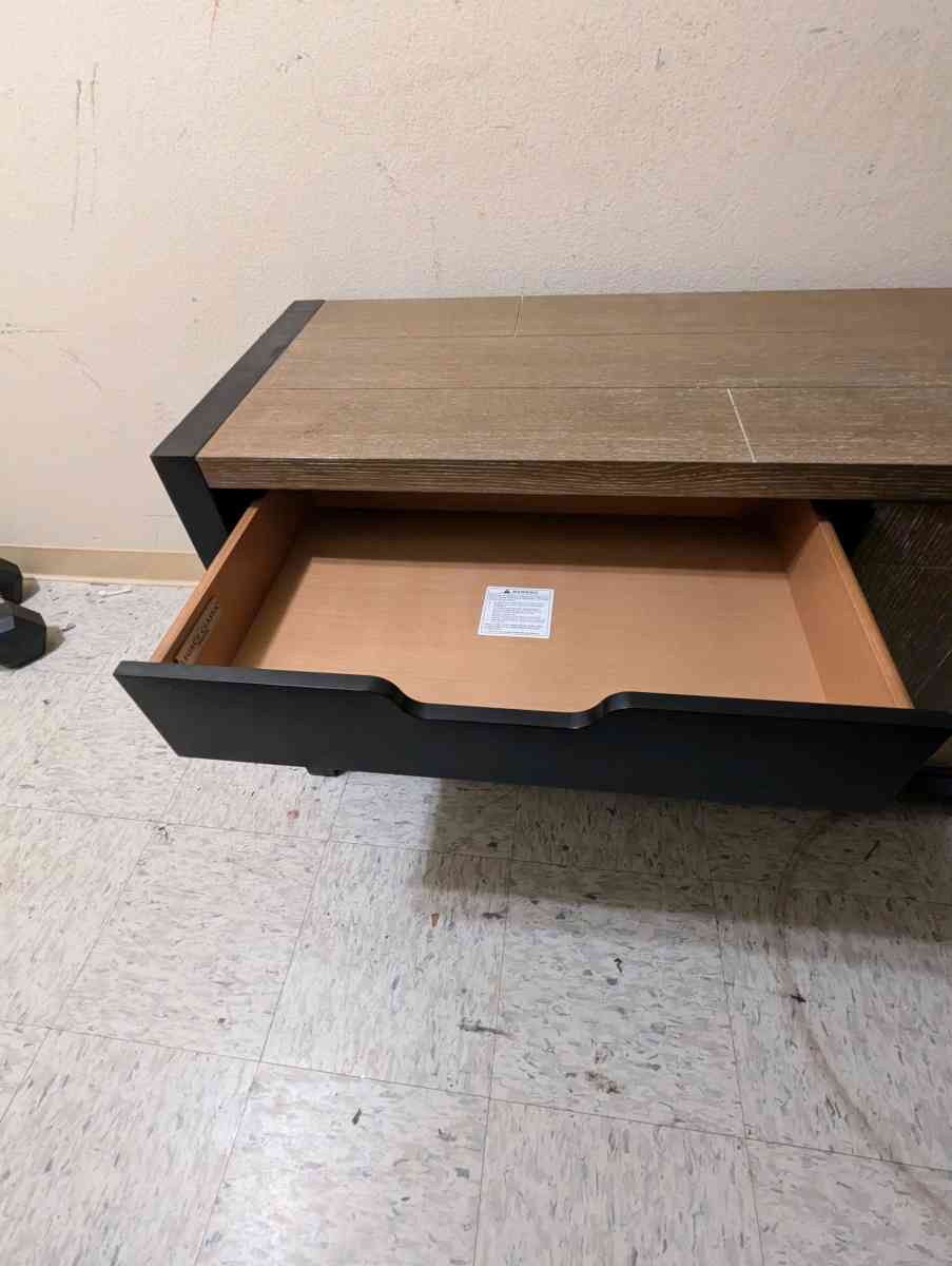 Storage Cabinet - Los Angeles, California - FleaMarketBay