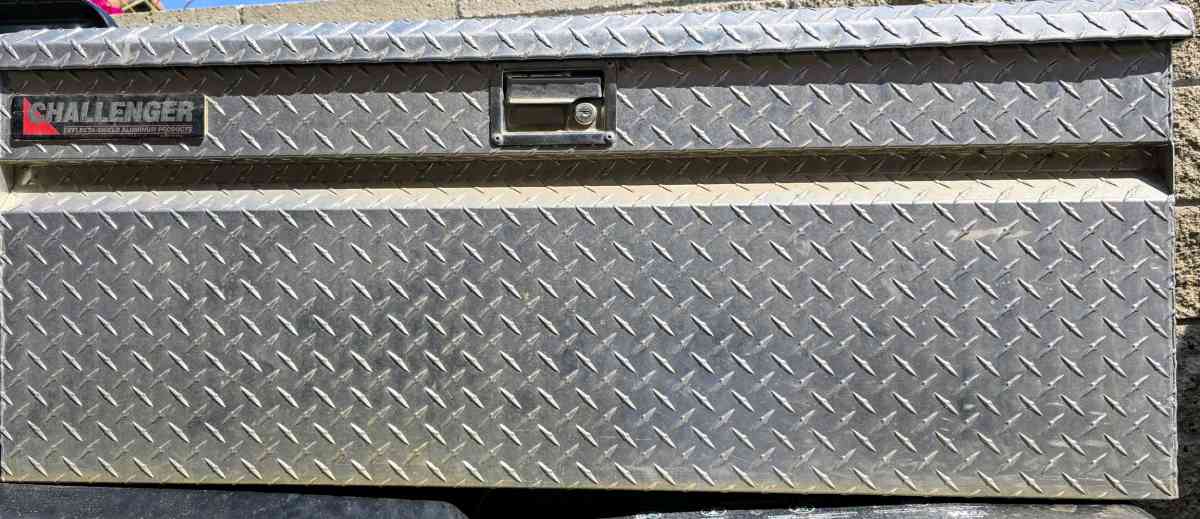 CHALLENGER  TRUCK TOOL BOX