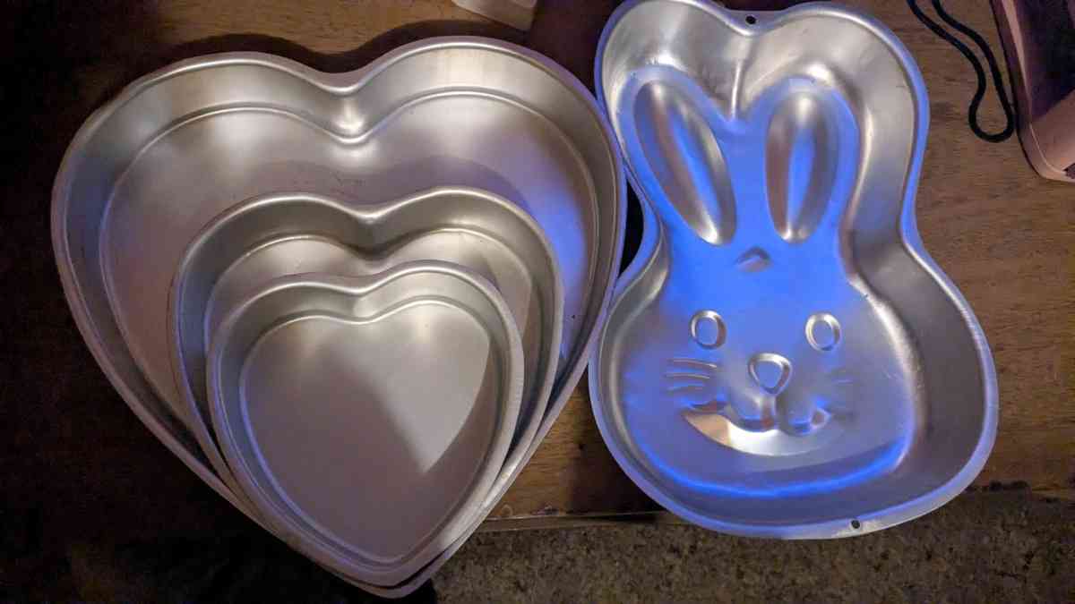 cake pans - Lincolnton, North Carolina - FleaMarketBay