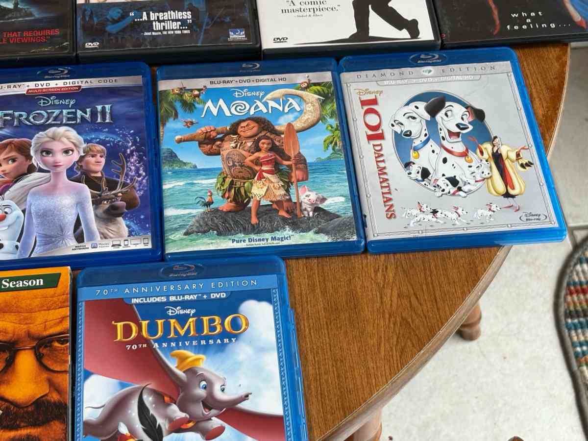 blue ray movies and a couple regular movies too - Agency, Missouri - FleaMarketBay