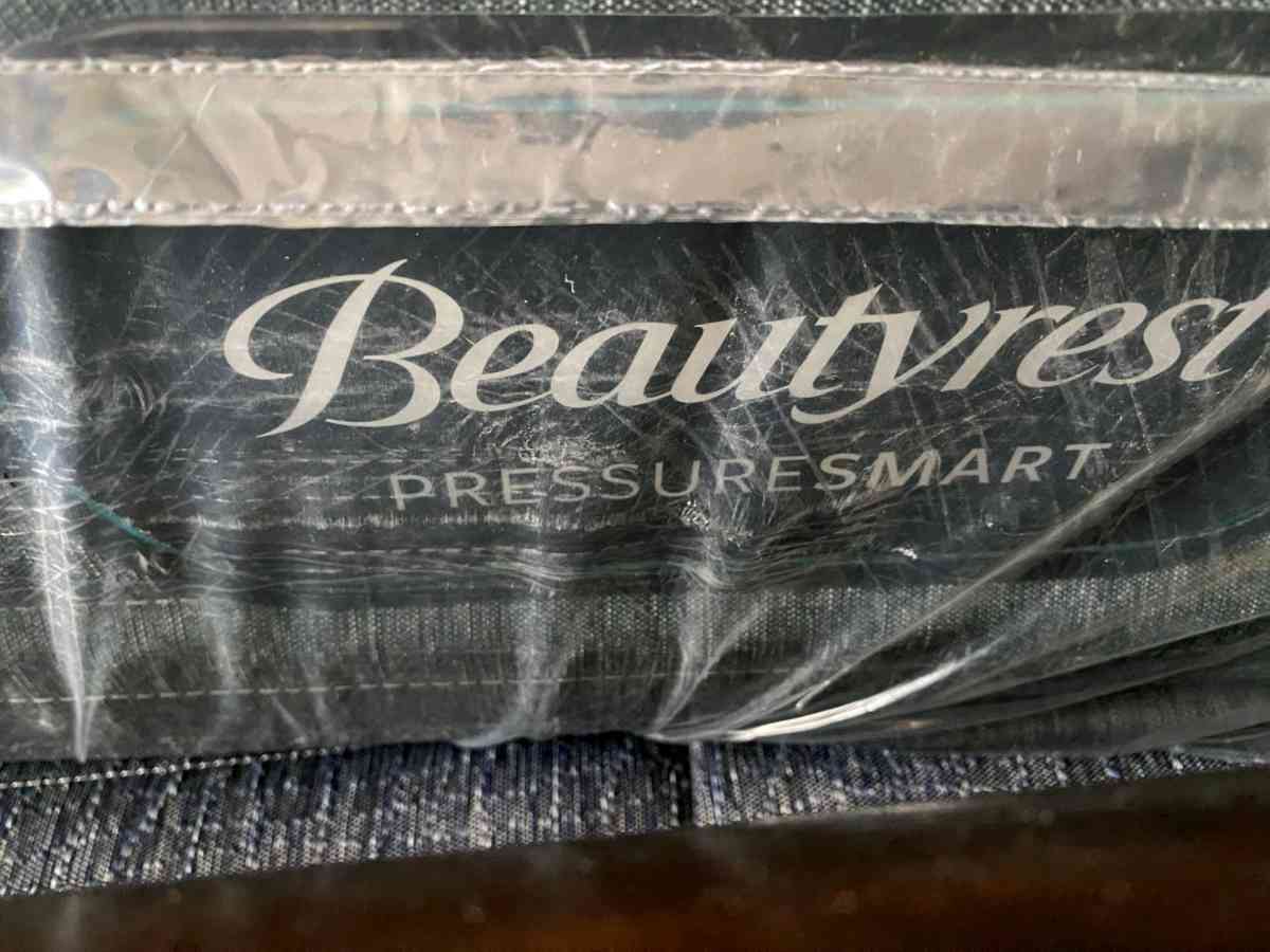 Queen Size Bedroom Set  Free Delivery If Needed - Frostproof, Florida - FleaMarketBay