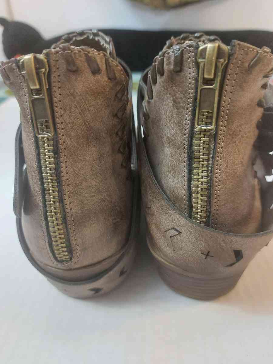 Rampage Criss Cross Strap Ankle Zip  Booties Size 7 - Atlanta, Georgia - FleaMarketBay