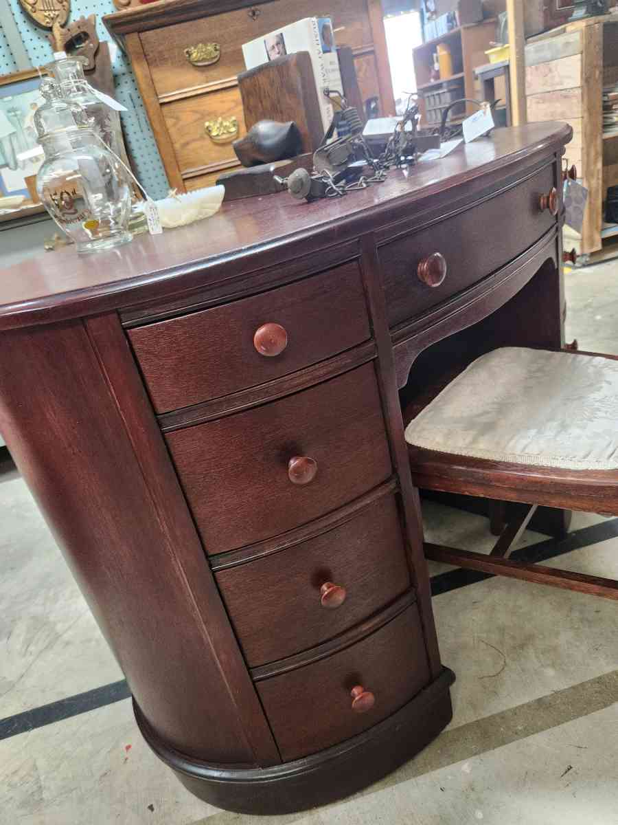 unique Oval Shaped Desk Chair Set Vanity Or Entryway Table - Alexander, North Carolina - FleaMarketBay