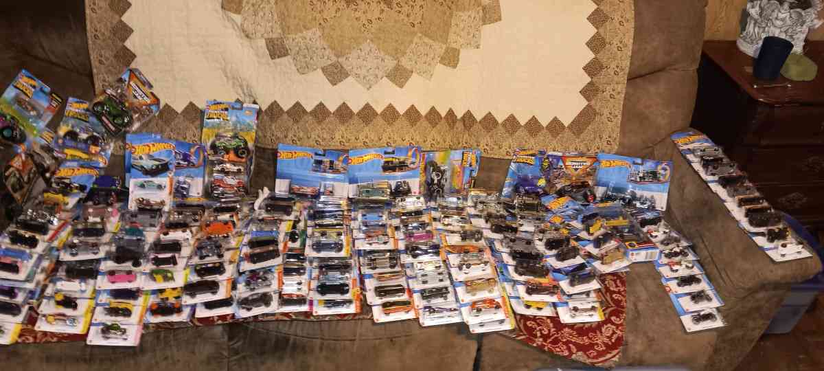 Hot Wheels Lot for sale - Surgoinsville, Tennessee - FleaMarketBay