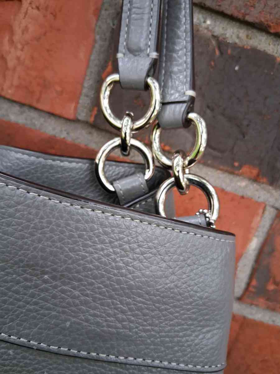 large coach - Saint Charles, Missouri - FleaMarketBay