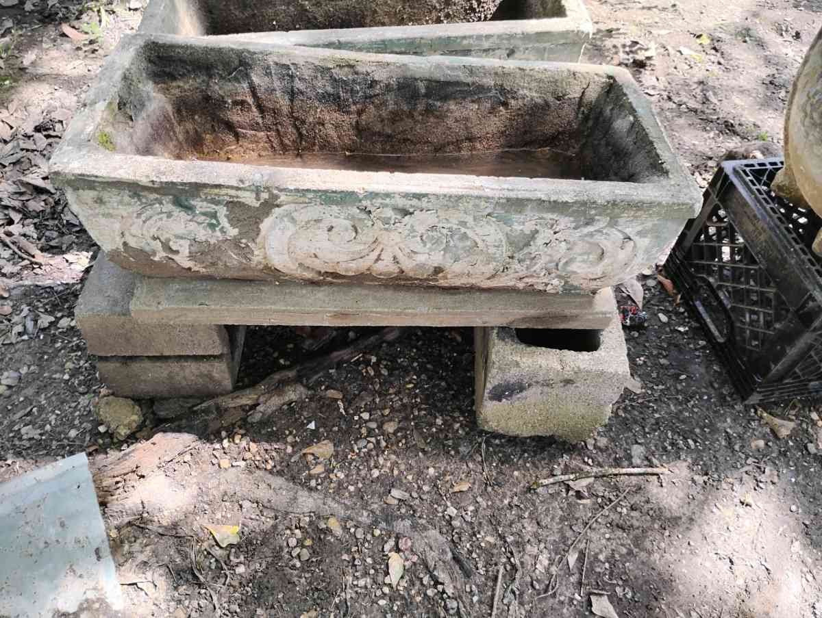 2concrete planters - Alicia, Arkansas - FleaMarketBay