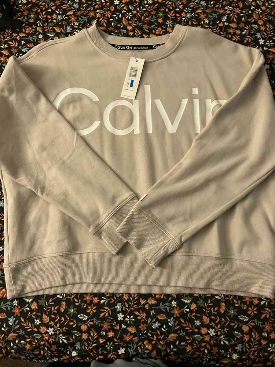 Calvin Klein crew neck - Santa Ana, California - FleaMarketBay