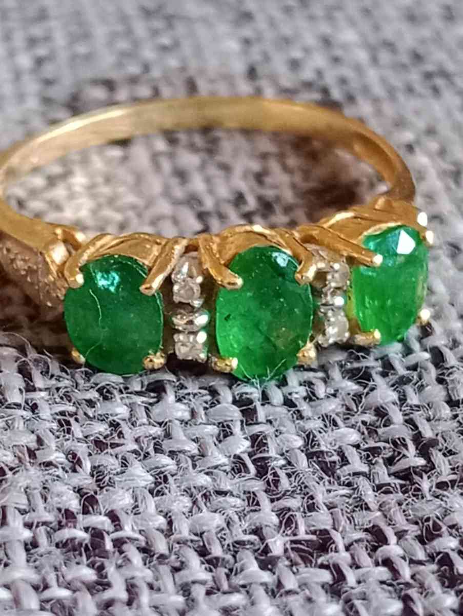14K Yellow Gold Emerald stone engagement ring size 7 - Frostproof, Florida - FleaMarketBay