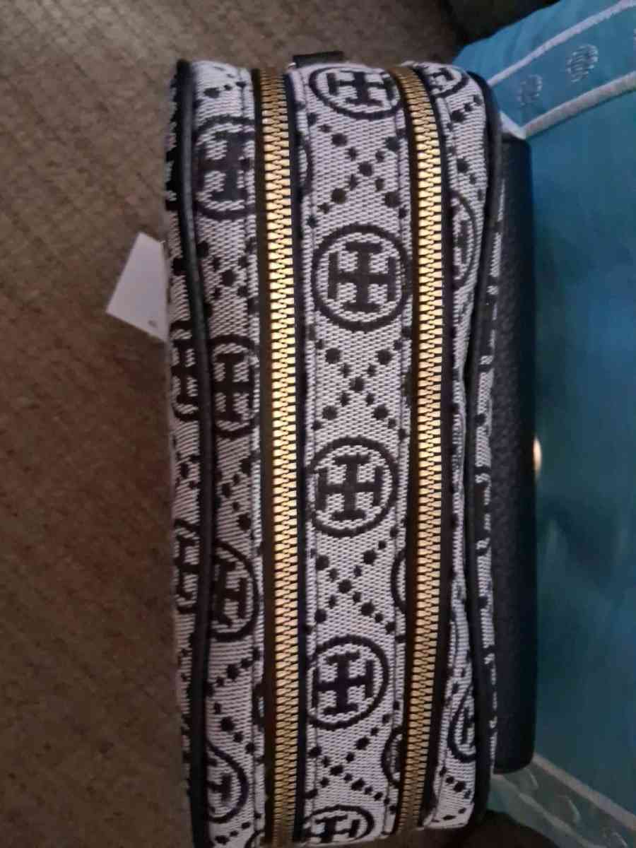 Tous Black Crossbody Bag - Milwaukee, Wisconsin - FleaMarketBay