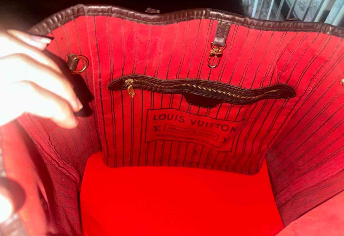 Authentic Louis Vuitton q MM in Damier Ebene - Laveen, Arizona - FleaMarketBay