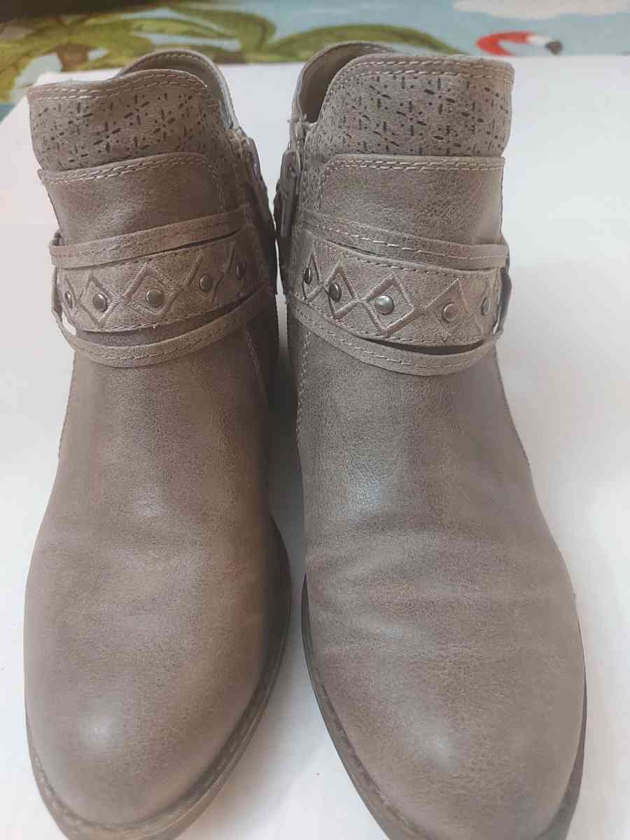 Sugar Thunderome Ankle Boots Size 7 - Atlanta, Georgia