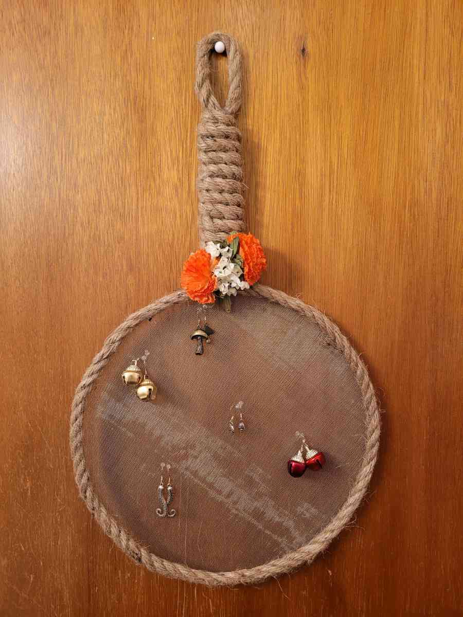 Dangle Earing Holder or Pin Holder - Yakima, Washington - FleaMarketBay