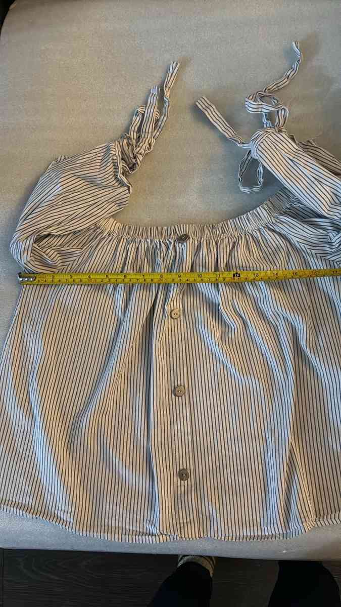 LaBanga Striped BlueWhite Top Size L Bow Tie Sleeves - Atlanta, Georgia - FleaMarketBay