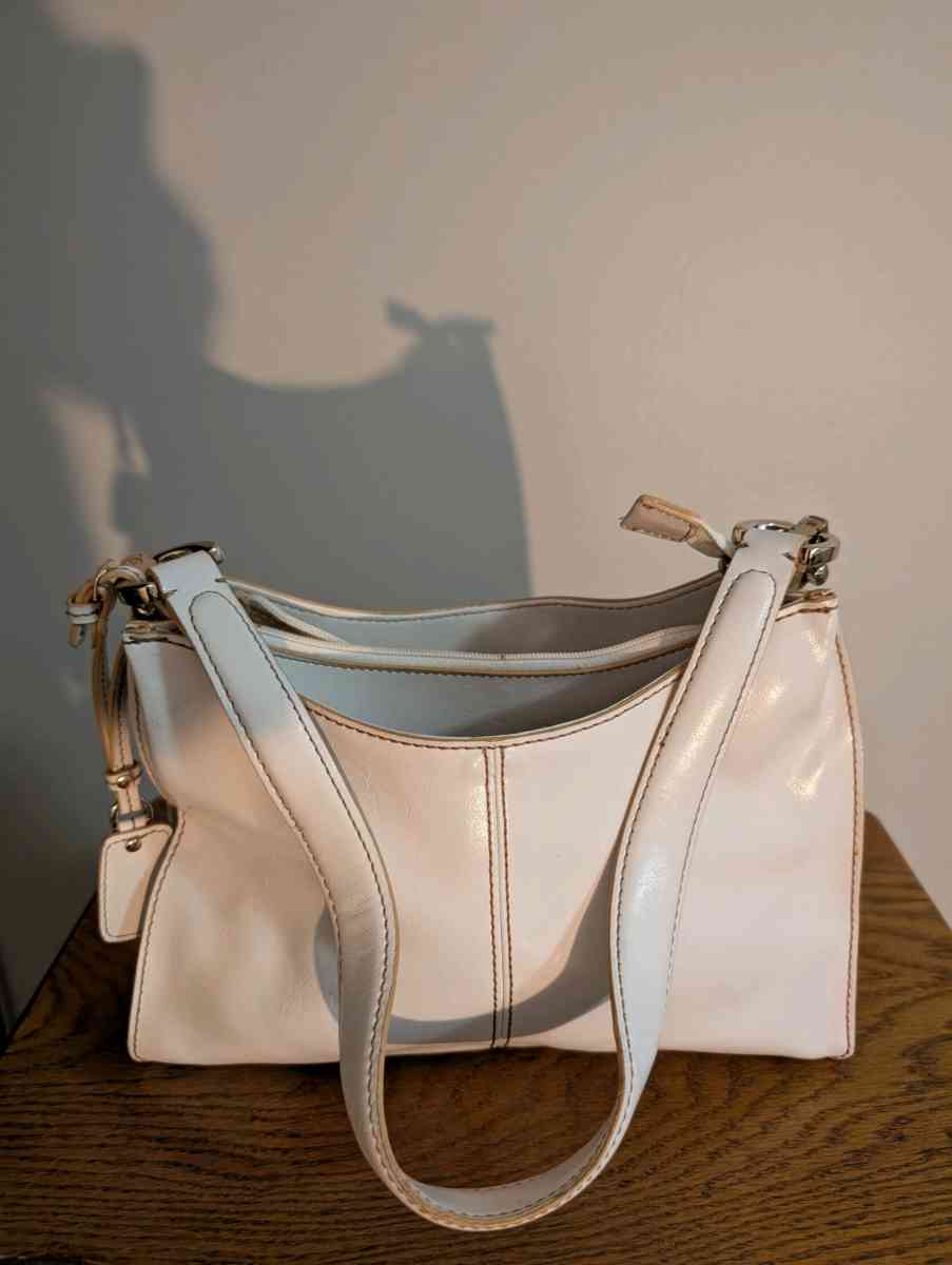 Elegant Cream Handbag - Baltimore, Ohio - FleaMarketBay