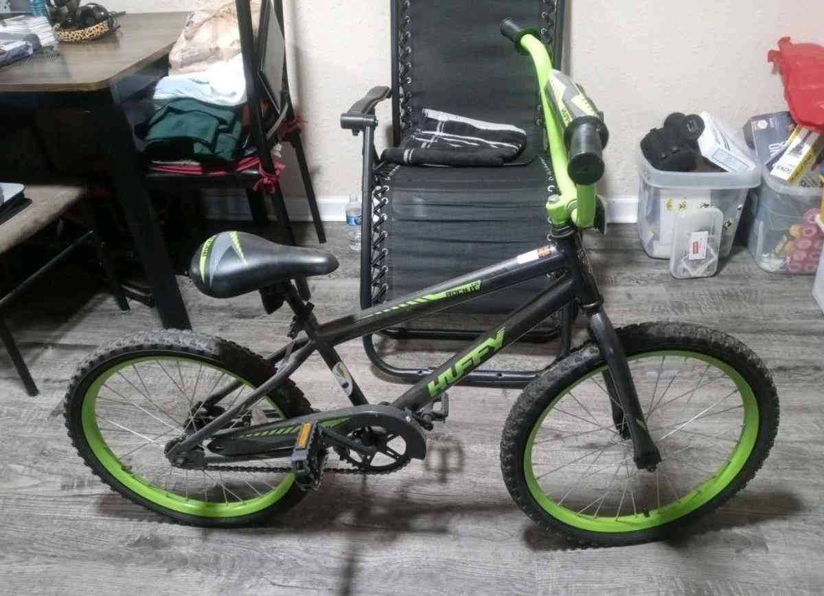 HUFFY ROCK IT V20 BOYS BIKE LIME GREEN  BLACK BIKE LOT 2 - Atlanta, Georgia - FleaMarketBay