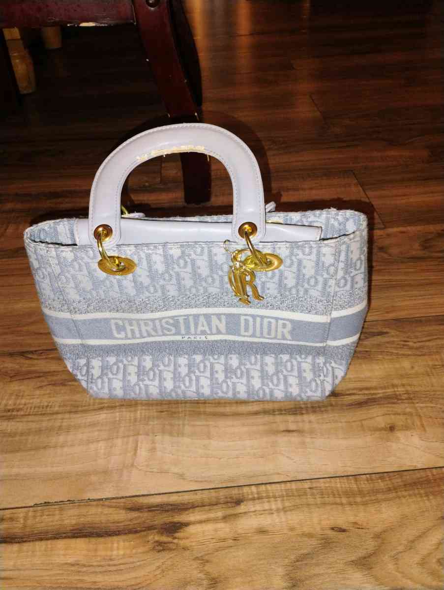 Christina Dior - Delaware City, Delaware - FleaMarketBay