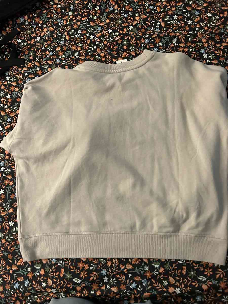 Calvin Klein crew neck - Santa Ana, California - FleaMarketBay