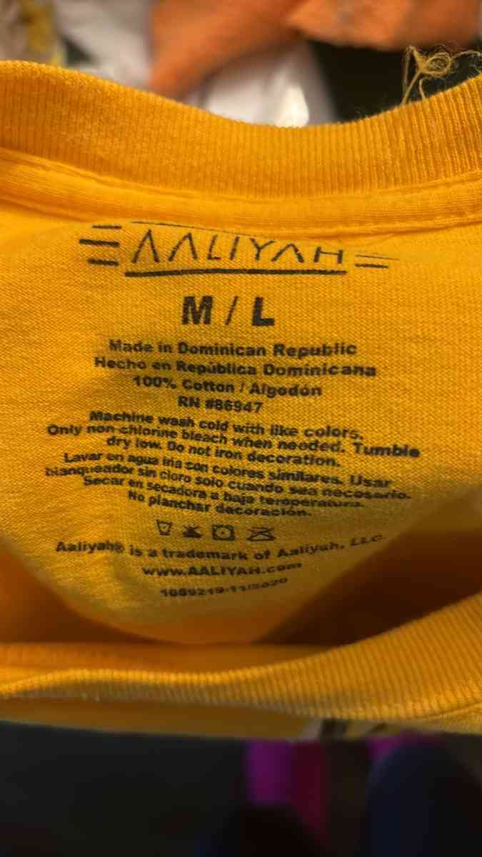 Aaliyah Graphic Yellow Short Sleeve TShirt Size ML 90s Style - Atlanta, Georgia - FleaMarketBay