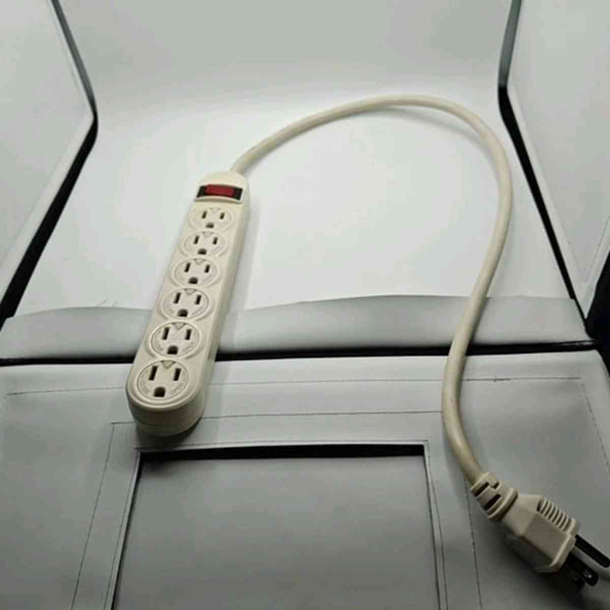 Belkin 6Outlet Power Strip with fivefoot cord White - Alicia, Arkansas - FleaMarketBay