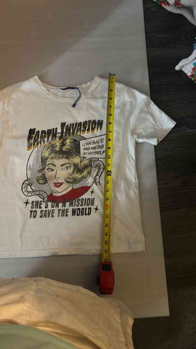 Zara Trafaluc Earth Invasion Short Sleeve Tee Size S New Wit - Atlanta, Georgia - FleaMarketBay