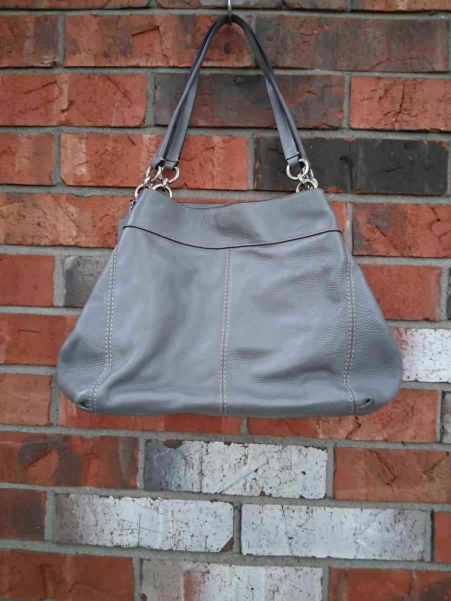 large coach - Saint Charles, Missouri - FleaMarketBay