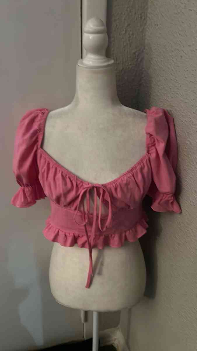 SHEIN Sweetheart Cut Out Tie Front Ruffle Trim Crop Top Barb - Atlanta, Georgia