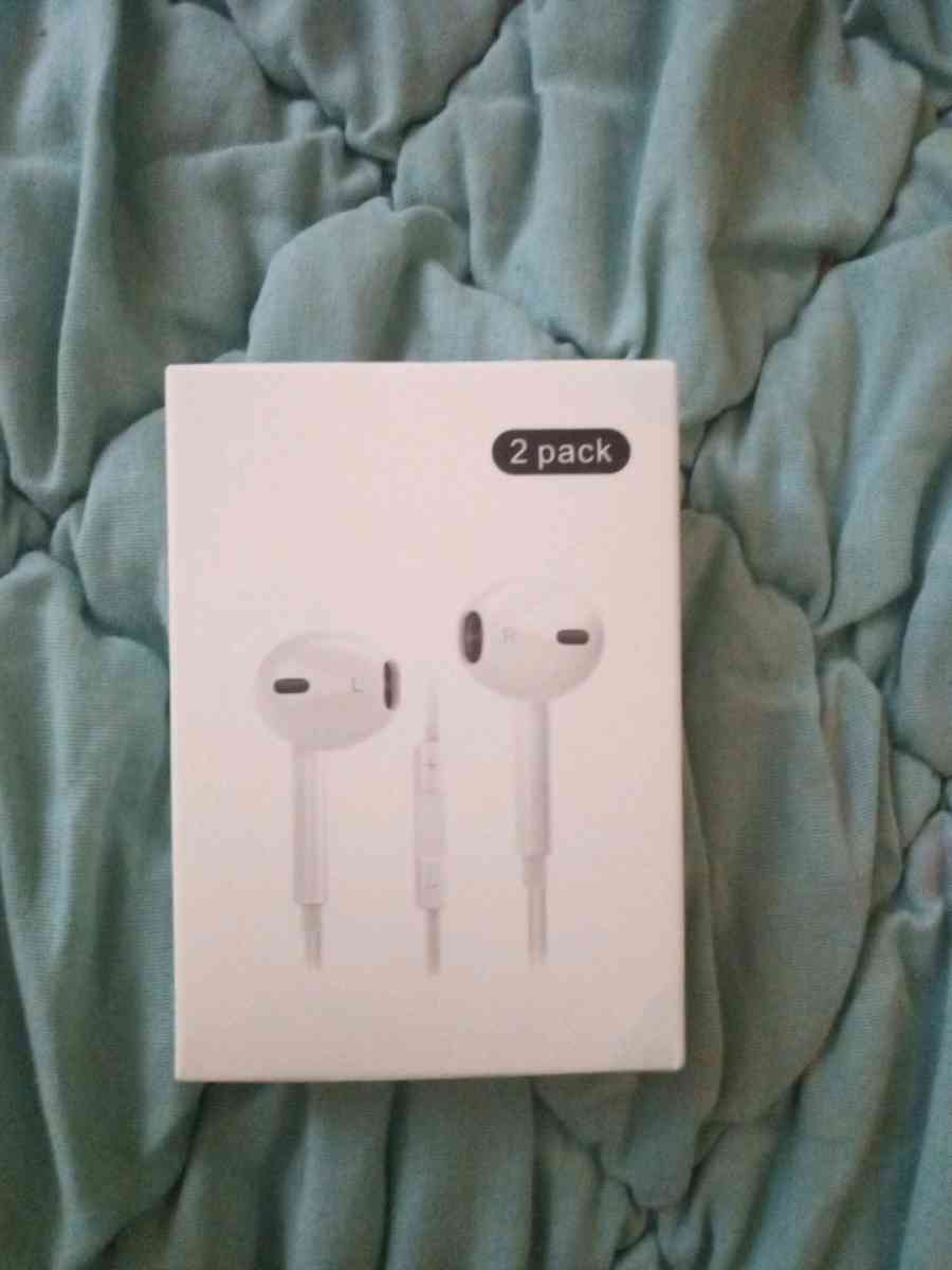 2 pack iPhone ear buds - Knoxville, Tennessee